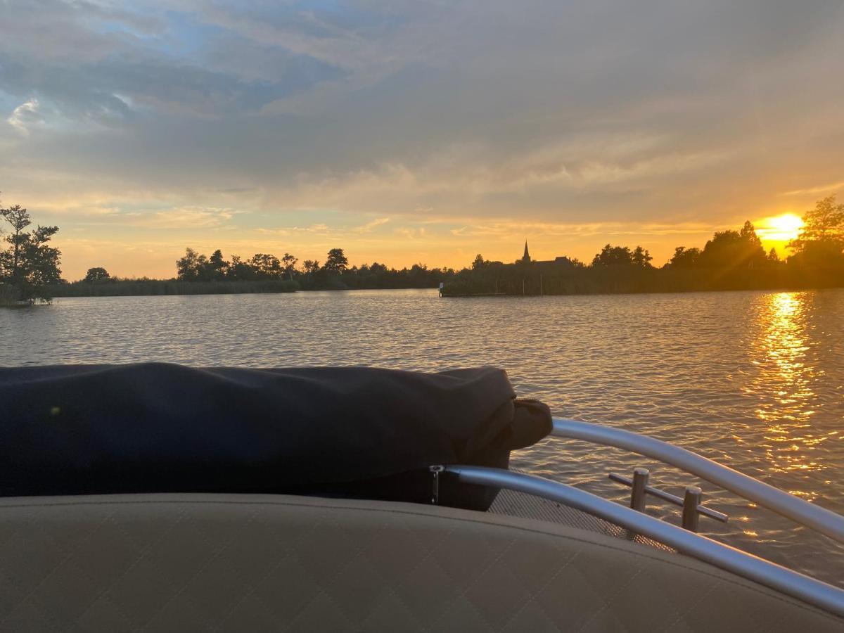 Casa Aan De Plas, B&B Met Sauna En Hottub Of Jacuzzi Nieuwkoop 외부 사진