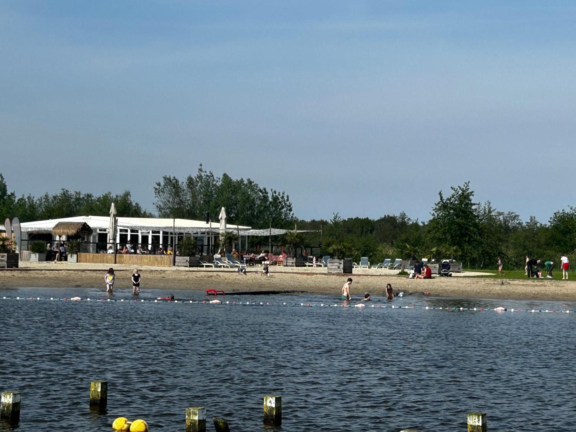 Casa Aan De Plas, B&B Met Sauna En Hottub Of Jacuzzi Nieuwkoop 외부 사진