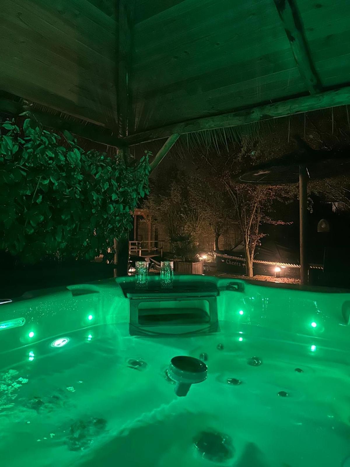 Casa Aan De Plas, B&B Met Sauna En Hottub Of Jacuzzi Nieuwkoop 외부 사진
